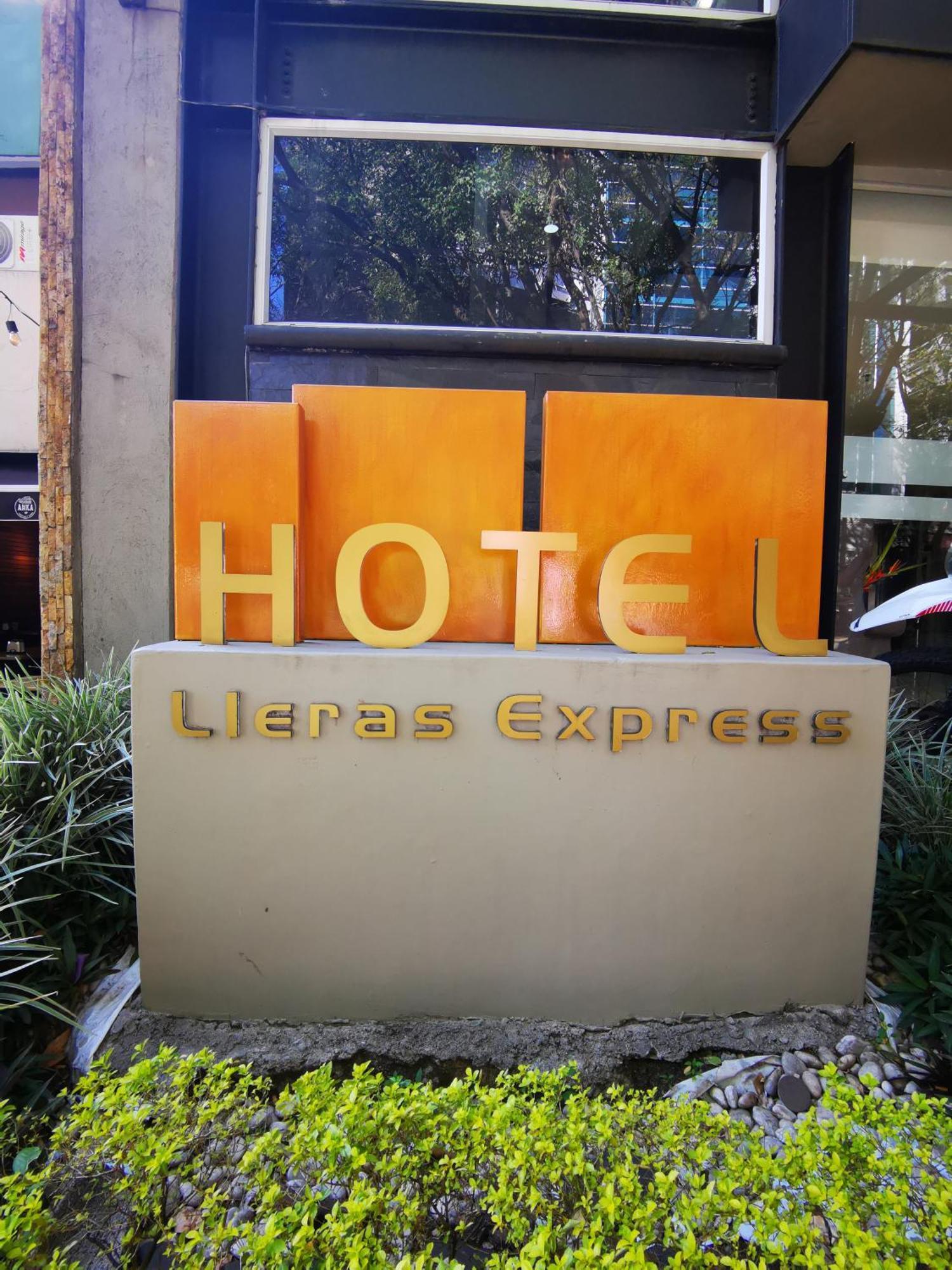 Hotel Lleras Express Medellin Exterior photo